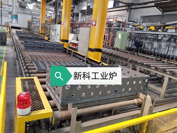 大型燃氣式托輥連續(xù)爐